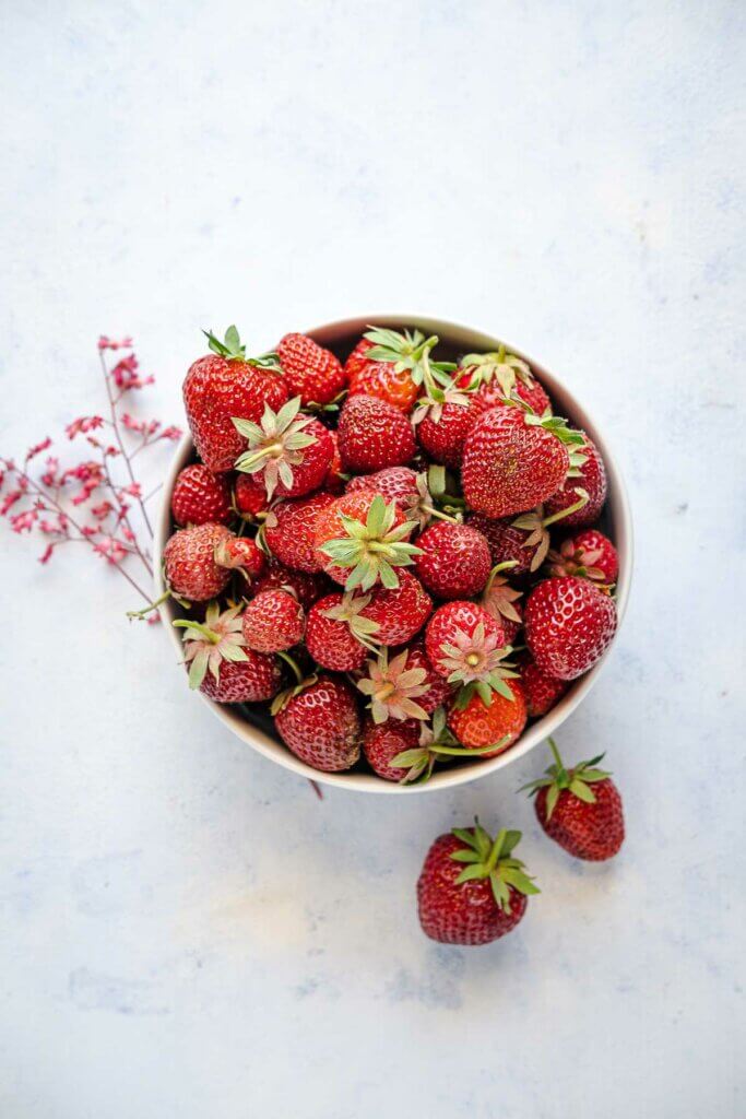 Frische Erdbeeren in einer Schüssel